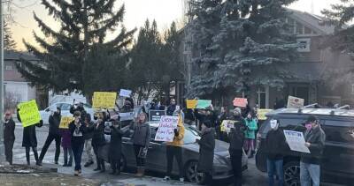 Justin Trudeau - ‘They came to intimidate us’: Calgary MP speaks out following protest outside his home - globalnews.ca - city Ottawa