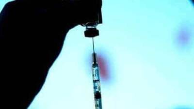 Pfizer starts trial of Omicron-specific Covid vaccine - livemint.com - India