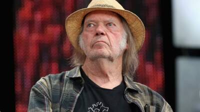 Neil Young - Joe Rogan - Neil Young threatens to pull songs off Spotify over Joe Rogan: report - fox29.com - state Nevada - county Valley - city Las Vegas, state Nevada - state Wisconsin - county Miller