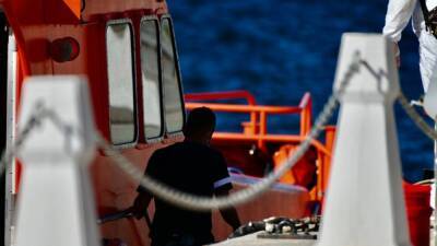 Spanish emergency crews rescue 319 migrants at sea, 18 more feared dead - fox29.com - Spain - county Atlantic