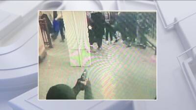 Gun pulled on group of teens arguing in Center City SEPTA station, police say - fox29.com - county Hall