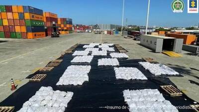 Authorities in Colombia seize nearly 20,000 coconuts filled with ‘liquid cocaine’ - fox29.com - Italy - Colombia
