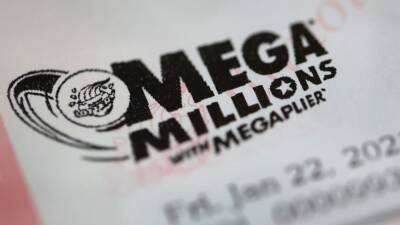 Scott Olson - Mega Millions jackpot reaches $421 million; drawing Friday night - fox29.com - city Chicago, state Illinois - state Illinois