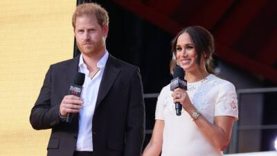 Harry Princeharry - Meghan Markle - prince Harry - Joni Mitchell - Prince Harry and Meghan Markle Call Out 'Serious Harms' of COVID-19 Misinformation on Spotify - etonline.com