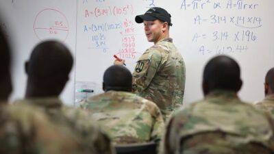 US Army misses recruiting goal, other services squeak by - fox29.com - Usa