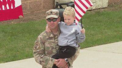 Berks County military dad reunites with son after 11 months in a surprise moment at school pep rally - fox29.com - Usa - Iraq - Kuwait - state Pennsylvania - county Berks