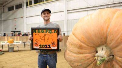Nova Scotia - Williams - Nearly 2,500-pound pumpkin breaks Massachusetts fair record - fox29.com - New York - Italy - Los Angeles - Canada - county Garden - state Massachusets - state Connecticut - county Ontario - city Chicago