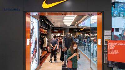 Nike will offer major discounts on shoes, apparel following a report of excess product - fox29.com - New York - Los Angeles - Jordan