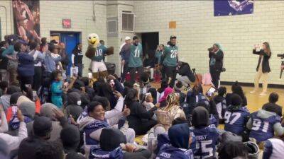 Miles Sander - Eagles star players visit West Philadelphia Panthers youth football team and cheerleaders - fox29.com - state Delaware - city Sander - Philadelphia, county Eagle - county Eagle