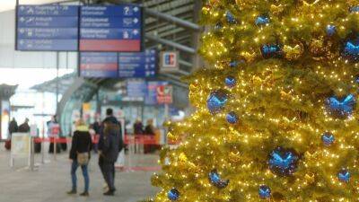 Americans changing holiday travel plans due to inflation, survey finds - fox29.com - Usa - Germany