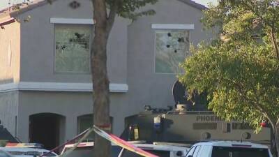 Phoenix shooting leaves 9 officers hurt, woman critically injured; barricaded suspect dead - fox29.com