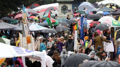 Barry Manilow tunes fail to dislodge NZ protesters - rte.ie - Canada - New Zealand - city Wellington - city Ottawa
