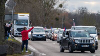 Emmanuel Macron - France - French anti-vaccine pass convoy heads toward Brussels - rte.ie - France - Canada - city Brussels - city Paris - Belgium