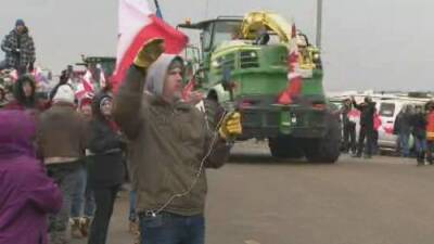 Alberta border protest blockade clears after police seize weapons - globalnews.ca - Canada