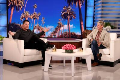 Mark Wahlberg - Mark Wahlberg’s Family Left Him And Went On Vacation Over The Holidays When He Got COVID - etcanada.com