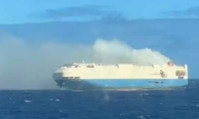 A ship full of Porsches, VWs and Bentleys is on fire, adrift in Atlantic Ocean - globalnews.ca - Germany - Greece - county Atlantic - Portugal - state Rhode Island