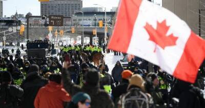 Tamara Lich - Steve Bell - Live: Police begin push to remove Ottawa’s trucker convoy blockades - globalnews.ca - city Ottawa