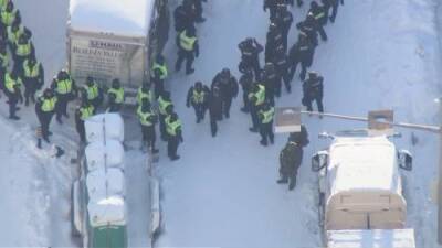 Police move in on Ottawa convoy protest - globalnews.ca - city Ottawa