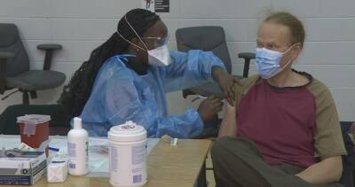 CDN-NDG mayor dons scrubs to vaccinate people against COVID-19 - globalnews.ca