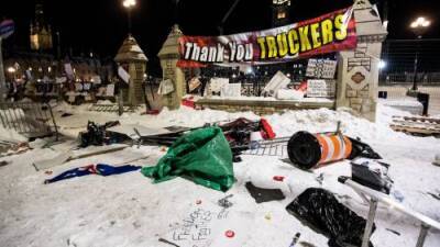Trucker protests: Crowds thin as police clear downtown Ottawa - globalnews.ca - city Ottawa
