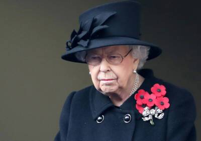 prince Charles - Queen Elizabeth Tests Positive For COVID-19 Amid 'A Number Of Cases' At Windsor Castle - perezhilton.com - Britain