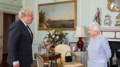 Boris Johnson - Elizabeth Ii Queenelizabeth (Ii) - Buckingham Palace - prince Charles - Queen Elizabeth II Speaks With Boris Johnson Amid COVID-19 Diagnosis - etonline.com - city Sandringham - county Johnson