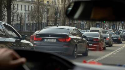 Vladimir Putin - Russian attack on Ukraine prompts massive traffic jams as people flee Kyiv - fox29.com - Russia - Ukraine