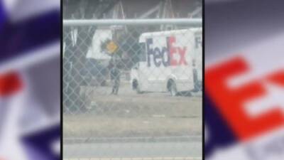 Man livestreams FedEx driver picking up suspected sex worker in Detroit - fox29.com - city Detroit