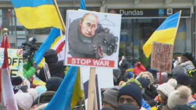 Russia-Ukraine conflict: Toronto marches in solidarity with Ukrainians - globalnews.ca - Russia - Ukraine