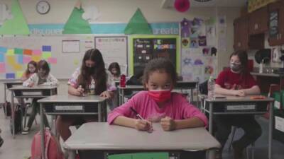 Cloth masks alone are no longer allowed in Philadelphia public schools - fox29.com - city Philadelphia
