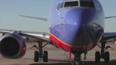 Airlines - Southwest Airlines to resume selling alcohol on flights - fox29.com - Usa