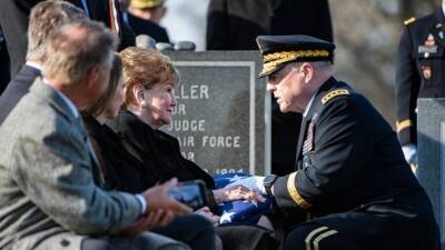 Bill Clinton - Mark Milley - Former Senator Bob Dole gets funeral with military honors at Arlington National Cemetery - fox29.com - Italy - Washington - state North Carolina - state Virginia - state Kansas - county Arlington