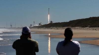 SpaceX: Geomagnetic storm damaged latest batch of Starlink satellites - fox29.com - Usa - state Florida