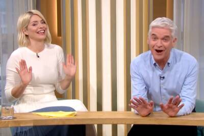 Holly Willoughby - Phillip Schofield - Phillip Schofield gets scolding from This Morning bosses on air as he jokes he’s still got Covid - thesun.co.uk