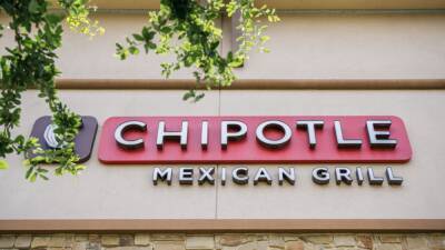 Chipotle plans to add more locations in small towns - fox29.com