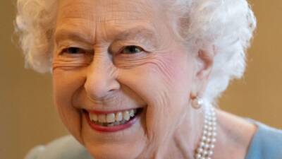 Boris Johnson - Windsor Castle - queen Elizabeth - Ii Queenelizabeth - Queen Elizabeth Is Seen for the First Time Since COVID Diagnosis, Returns to Virtual Duties - etonline.com - Britain - Russia - Jordan - Chad - Andorra - Ukraine - city Windsor