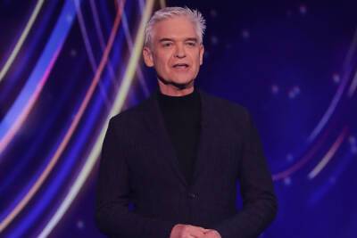 Holly Willoughby - Phillip Schofield - Stephen Mulhern - Dancing On Ice in ‘sexism’ row as Phillip Schofield is allowed to host show alone after Holly Willoughby catches Covid - thesun.co.uk