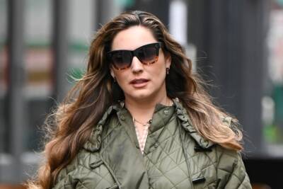 Kelly Brook - Kelly Brook in terrifying health scare after chemical peel leaves her with ‘serious burns’ on her face - thesun.co.uk