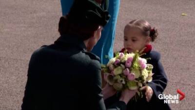 Kate Middleton - Williams - Toddler gives Kate Middleton flowers, asks for them back at St. Patrick’s Day parade - globalnews.ca - Ireland - county Prince William