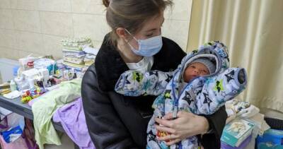 Newborn Canadian baby boy rescued from Kyiv amid Russian attacks - globalnews.ca - Usa - Britain - Canada - Russia - Poland - Ukraine