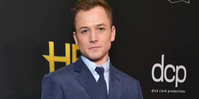 Taron Egerton Tests Positive For COVID-19; Out Of Play For A Week in London - justjared.com - city London