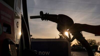 Average US gas price drops 6 cents to $4.37 over 2 weeks - fox29.com - Usa - Los Angeles - city Los Angeles - state Oklahoma - county Tulsa