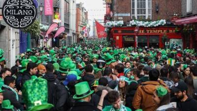 Claire Byrne - Impact of long bank holiday weekend not yet seen on Covid figures - expert - rte.ie - Ireland - city Dublin