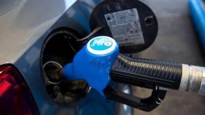 Patrick - US average price of gas to exceed $4 a gallon this summer, GasBuddy predicts - fox29.com - Usa - state California - Washington - state Texas - Russia - state Hawaii - state Oklahoma - county Los Angeles - county Patrick - Ukraine