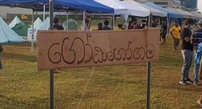 Gotabaya Rajapaksa - Mahinda Rajapaksa - ‘GotaGoGama’ protest village pops up as protestors occupy Galle Face - newsfirst.lk - Sri Lanka