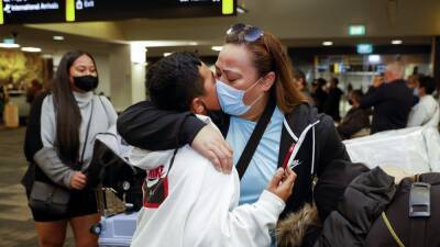 Jacinda Ardern - Hugs and tears as New Zealand welcomes Australian visitors - rte.ie - Australia - New Zealand
