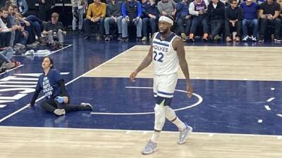 Patrick - Animal activist glues self to Timberwolves court during play-in game - fox29.com - state Minnesota - state Iowa - city Minneapolis