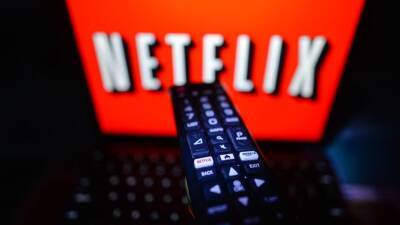 Netflix considers lower-price plan with ads amid drop in subscribers - fox29.com - Ireland - San Francisco - Russia - Ukraine - city Dublin, Ireland