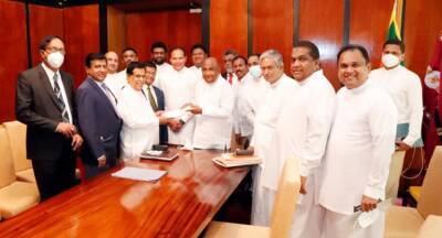 21st Amendment : SLFP, Group of 10, SLPP Independents submit their draft to speaker - newsfirst.lk - Sri Lanka