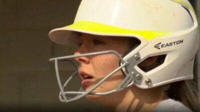 ‘Truly amazing to watch’: One-armed softball player in Kansas overcomes adversity - fox29.com - state Kansas